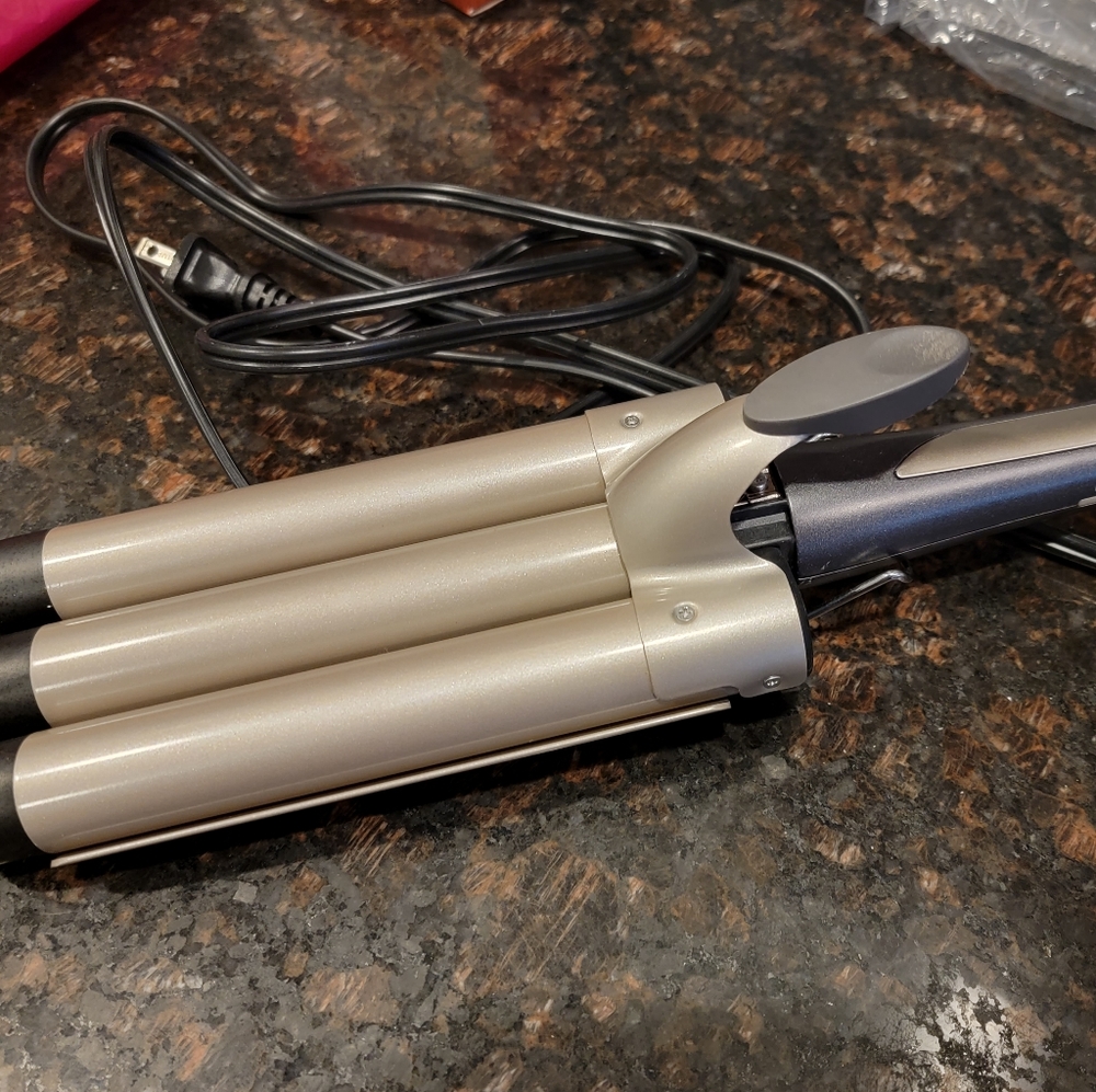 Infinity Pro Conair triple barrel hair waver, 1 inch, beach waves